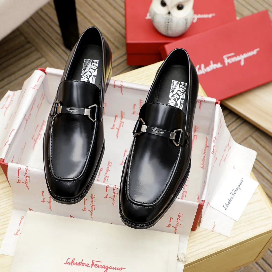 Factory price 460 🔥Ferragamo's new men's casual slip-on shoes🇨🇳Official website original 1:1 mold opening, original quality💯Fine workmanship, high-end luxury☘The upper is made of imported Italian first-layer cowhide🌴Water-dyed🐂Leather lining🍓Rubber wear-resistant and non-slip outsole, breathable and comfortable to wear🍍The first choice for high-grade men, 3 colors available! Code number 38-44 (45.46. Can be customized)
